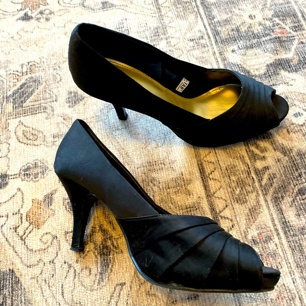 Black Peep Toe Pump, Black 10